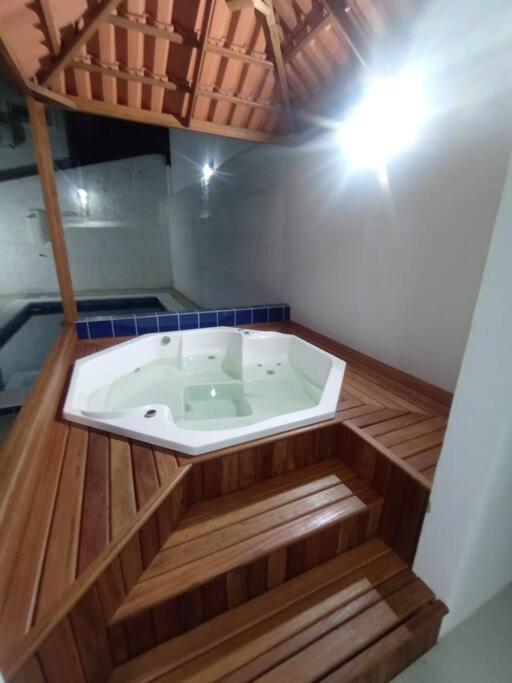 Tranquila, Com Piscina E Jacuzzi