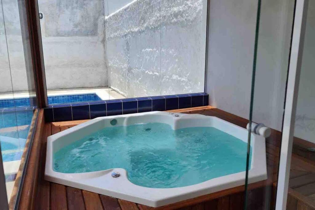 Casa de férias Tranquila, Com Piscina E Jacuzzi
