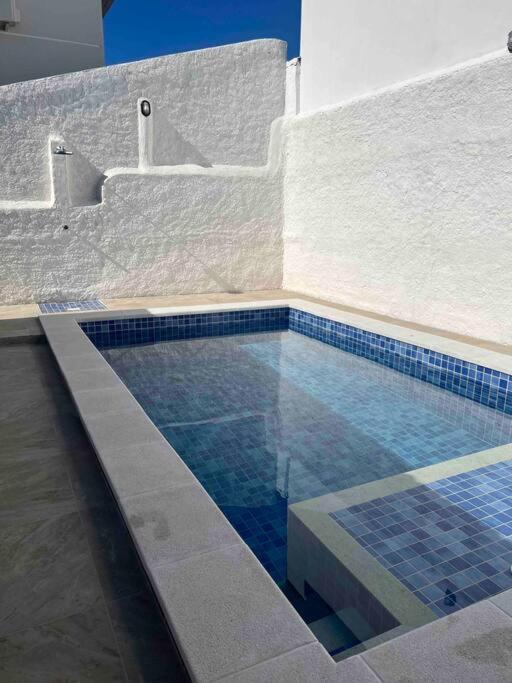 Tranquila, Com Piscina E Jacuzzi Сasa de vacaciones *